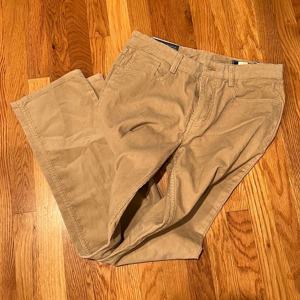 Vineyard Vines NWT 32x34 classic fit 5 pocket corduroys
